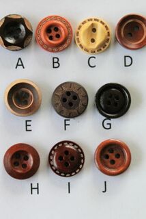 5 Wooden Buttons